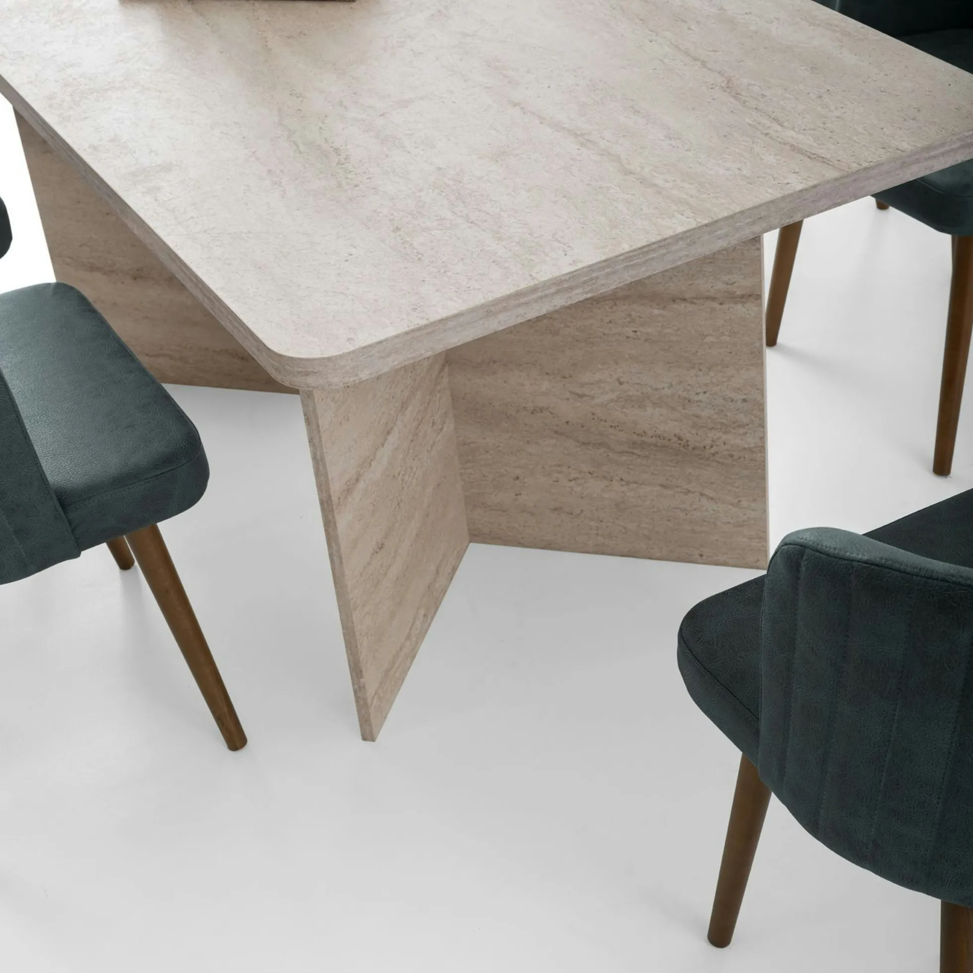 Table à manger design effet travertin pieds V 180 cm MARFA