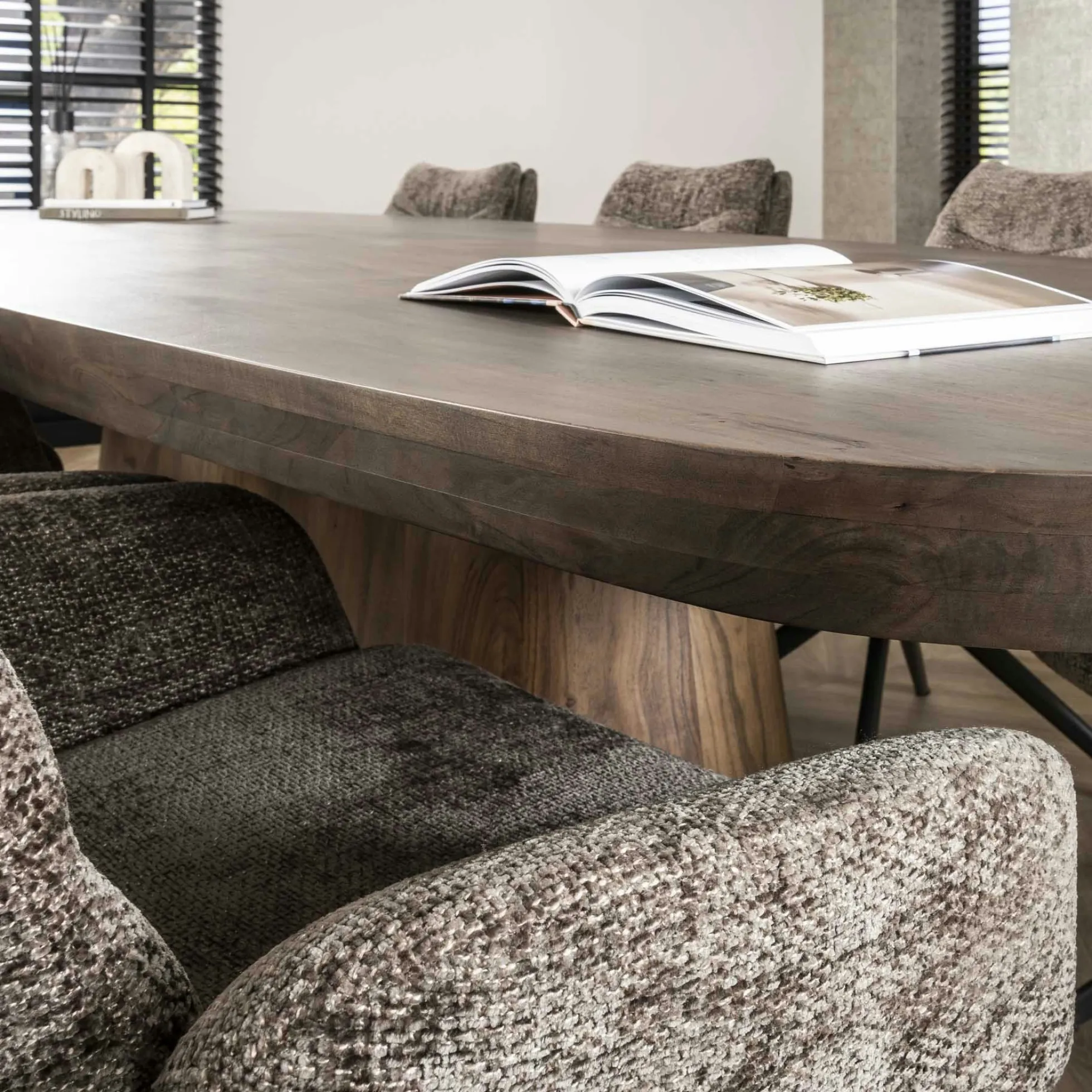 Table à manger design en bois d'acacia massif forme rectangulaire 300 cm MYSORE