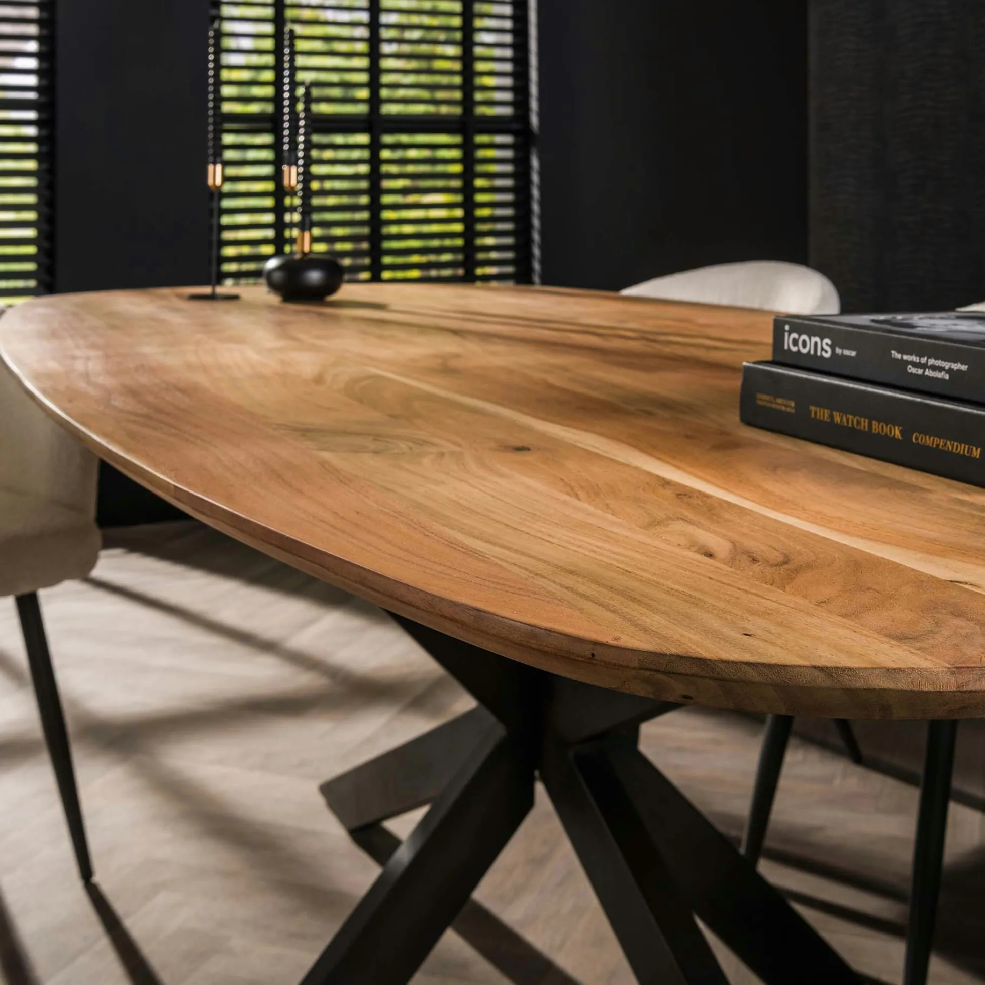 Table à manger en bois massif d'acacia avec bords arrondis 180 cm MELBOURNE