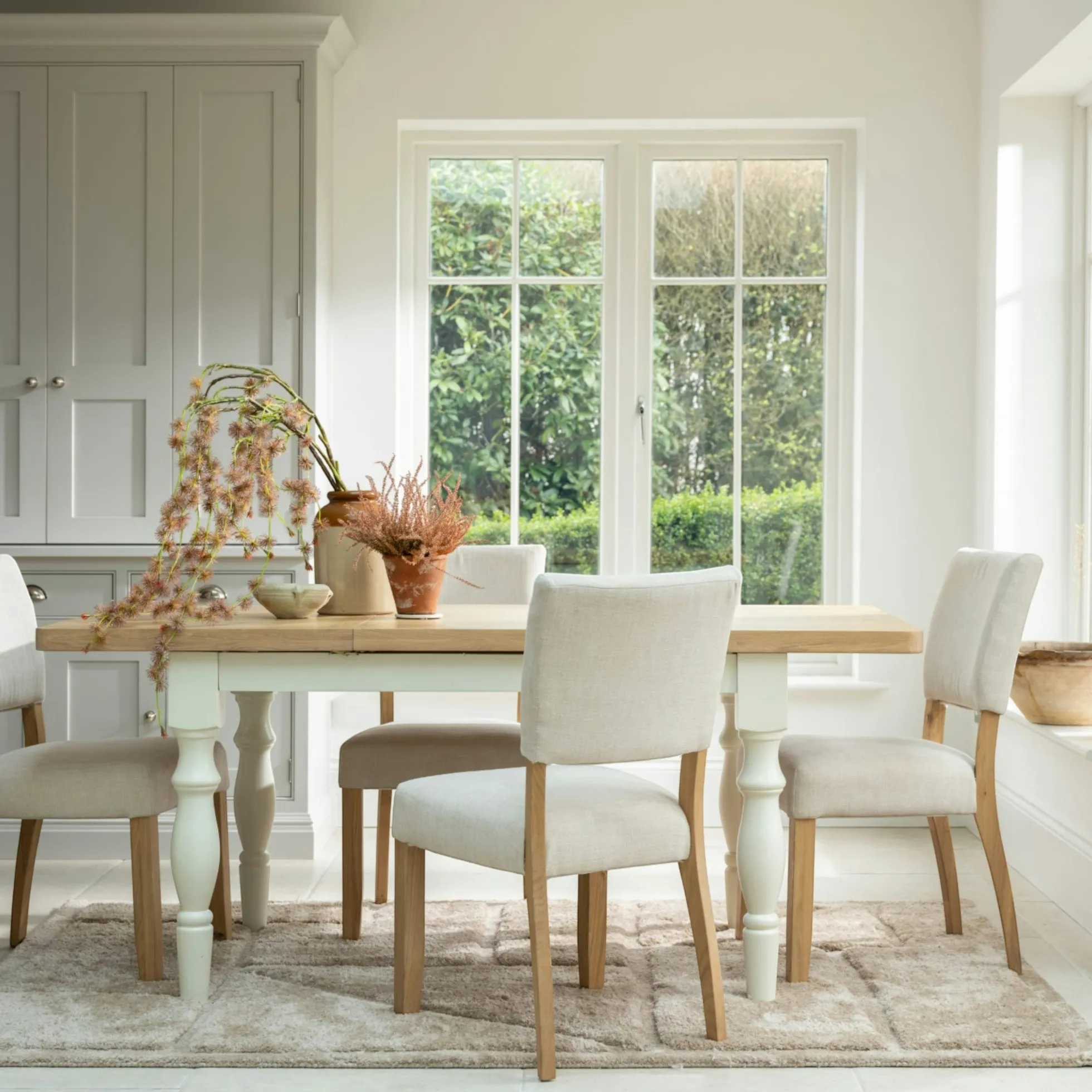 Table à manger extensible blanche campagne chic 130-180 cm VELIA