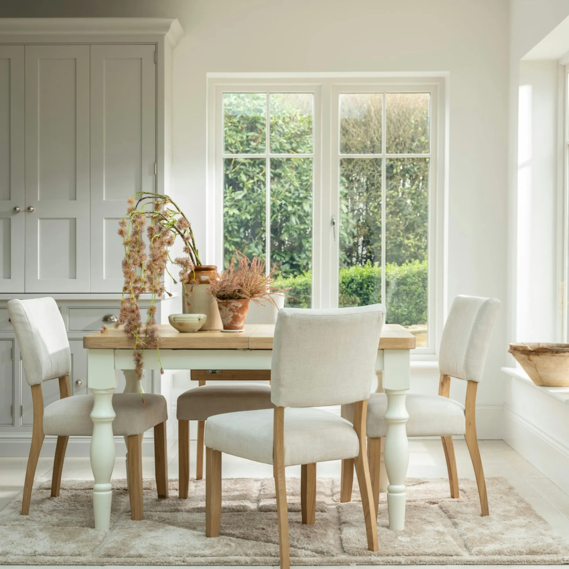 Table à manger extensible blanche campagne chic 130-180 cm VELIA