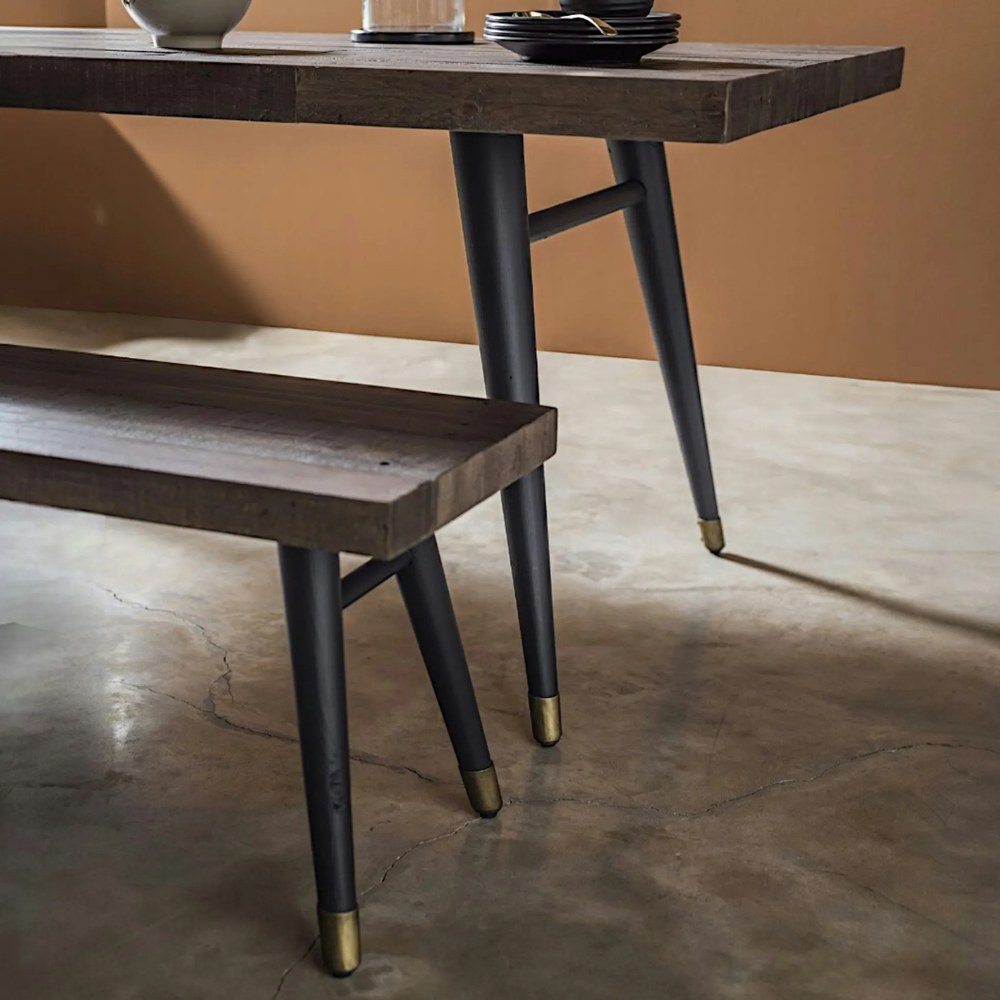Table à manger extensible bois recyclé piètement effet laiton vieilli 140-180 cm ADÉLAÏDE