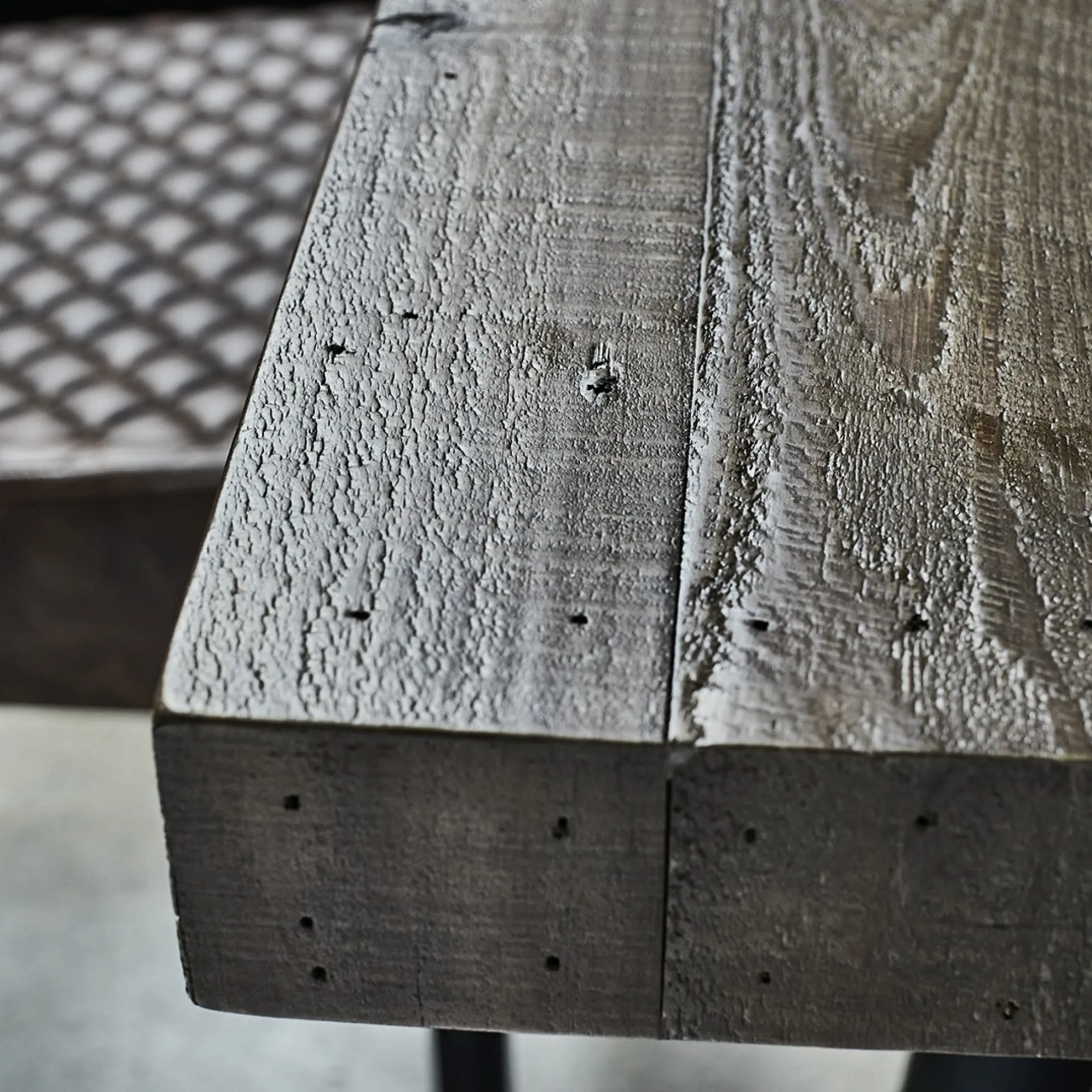 Table à manger extensible bois recyclé piètement effet laiton vieilli 140-180 cm ADÉLAÏDE