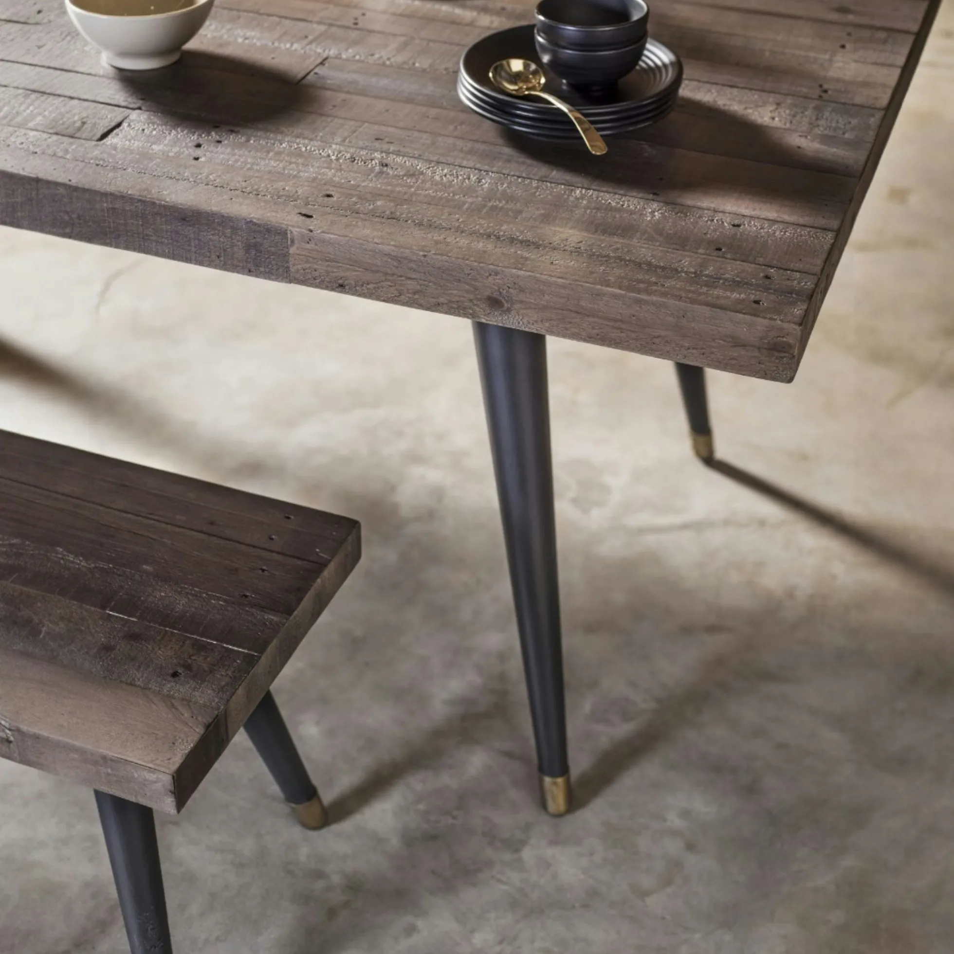 Table à manger extensible bois recyclé piètement effet laiton vieilli 140-180 cm ADÉLAÏDE