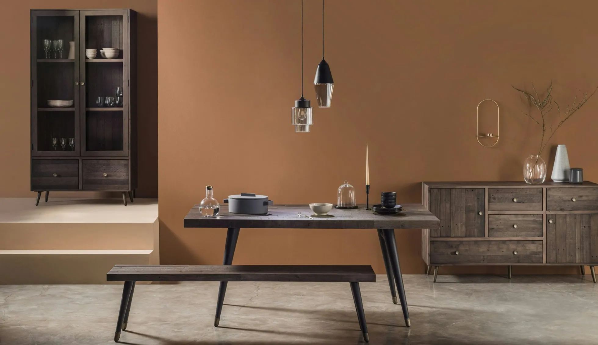 Table à manger extensible bois recyclé piètement effet laiton vieilli 140-180 cm ADÉLAÏDE