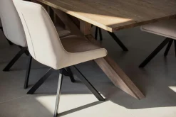 Table à manger moderne piètement oblique chêne massif 200 cm HUDSON