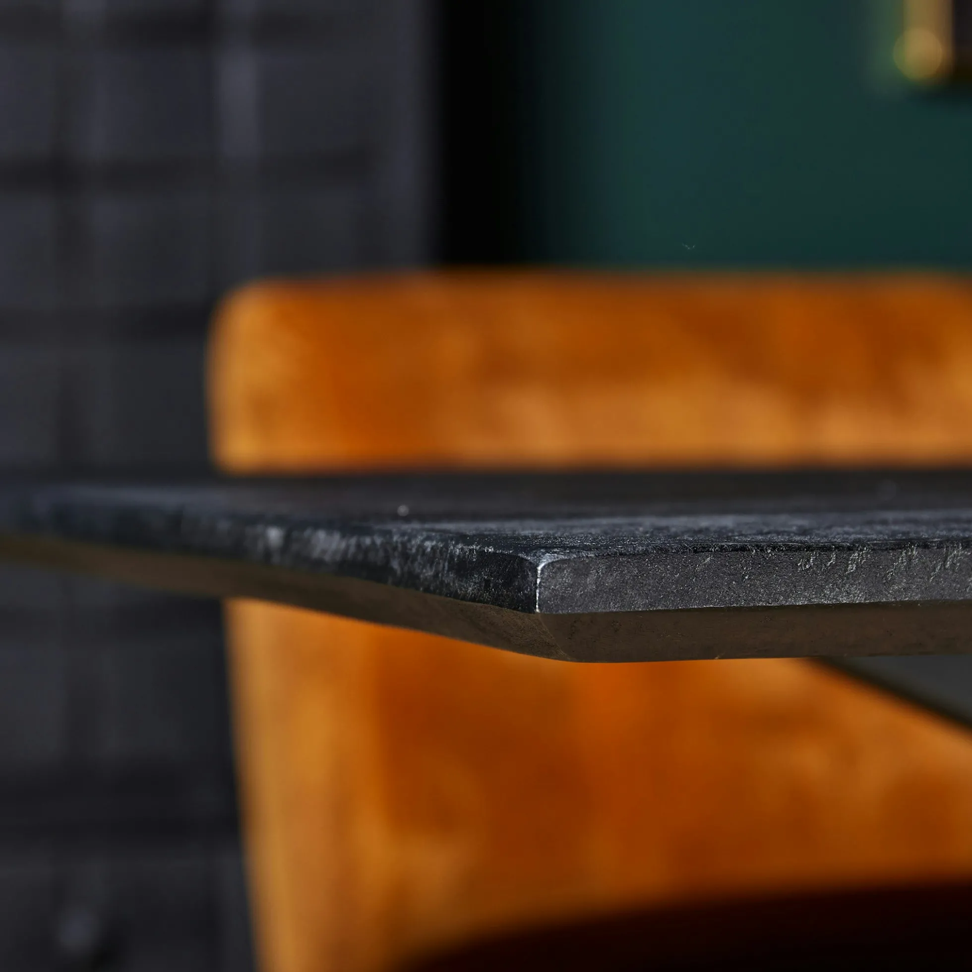 Table à manger noire en bois de manguier 200 cm ALVERA