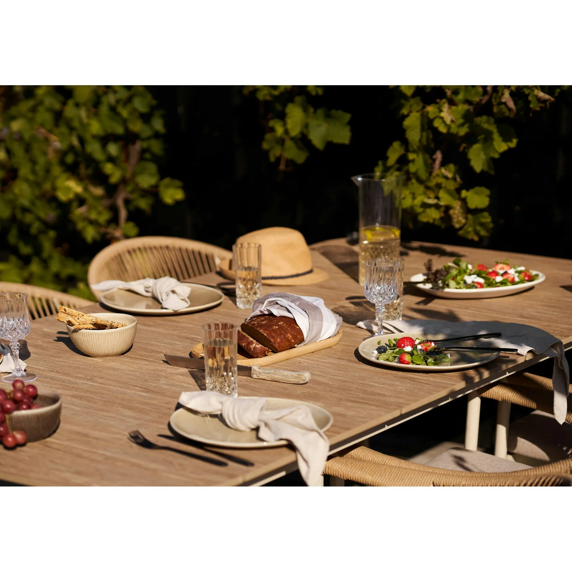 Table à manger 8 places bois et aluminium AGGER
