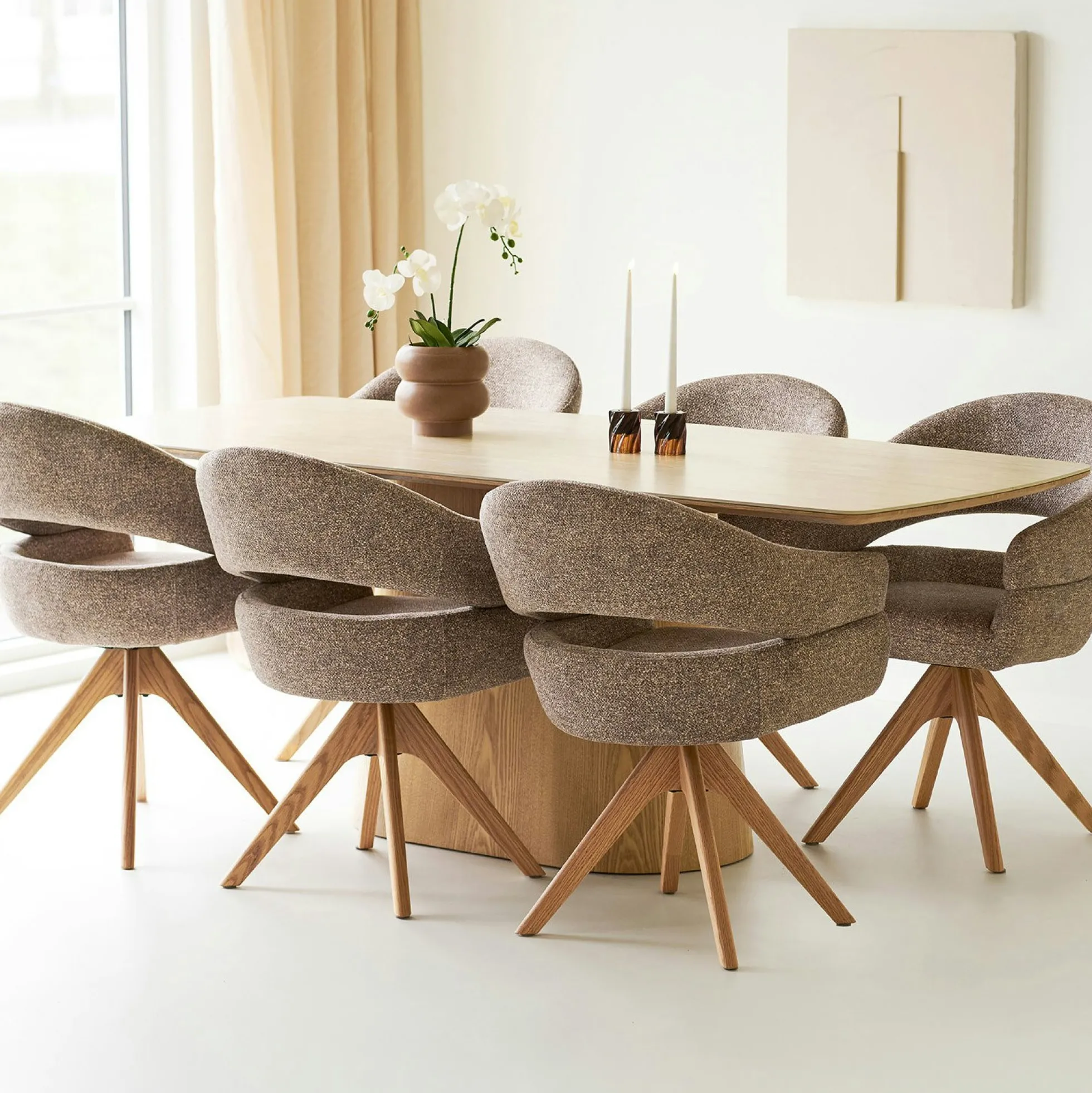 Table à manger plateau céramique aspect travertin 200 cm, pied bois clair PRATO