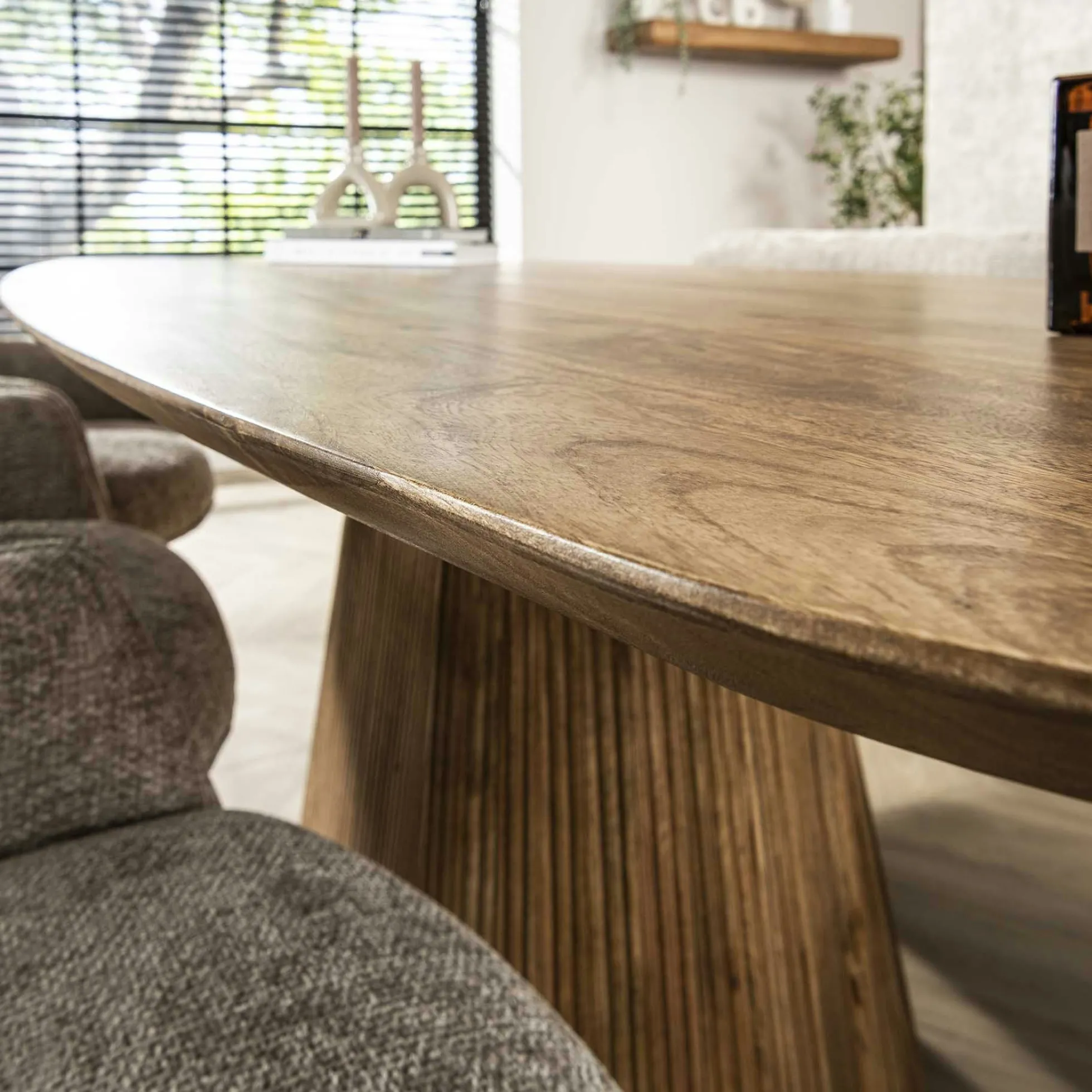 Table à manger rectangulaire avec pied central rainuré en bois de manguier 215 cm CREEK