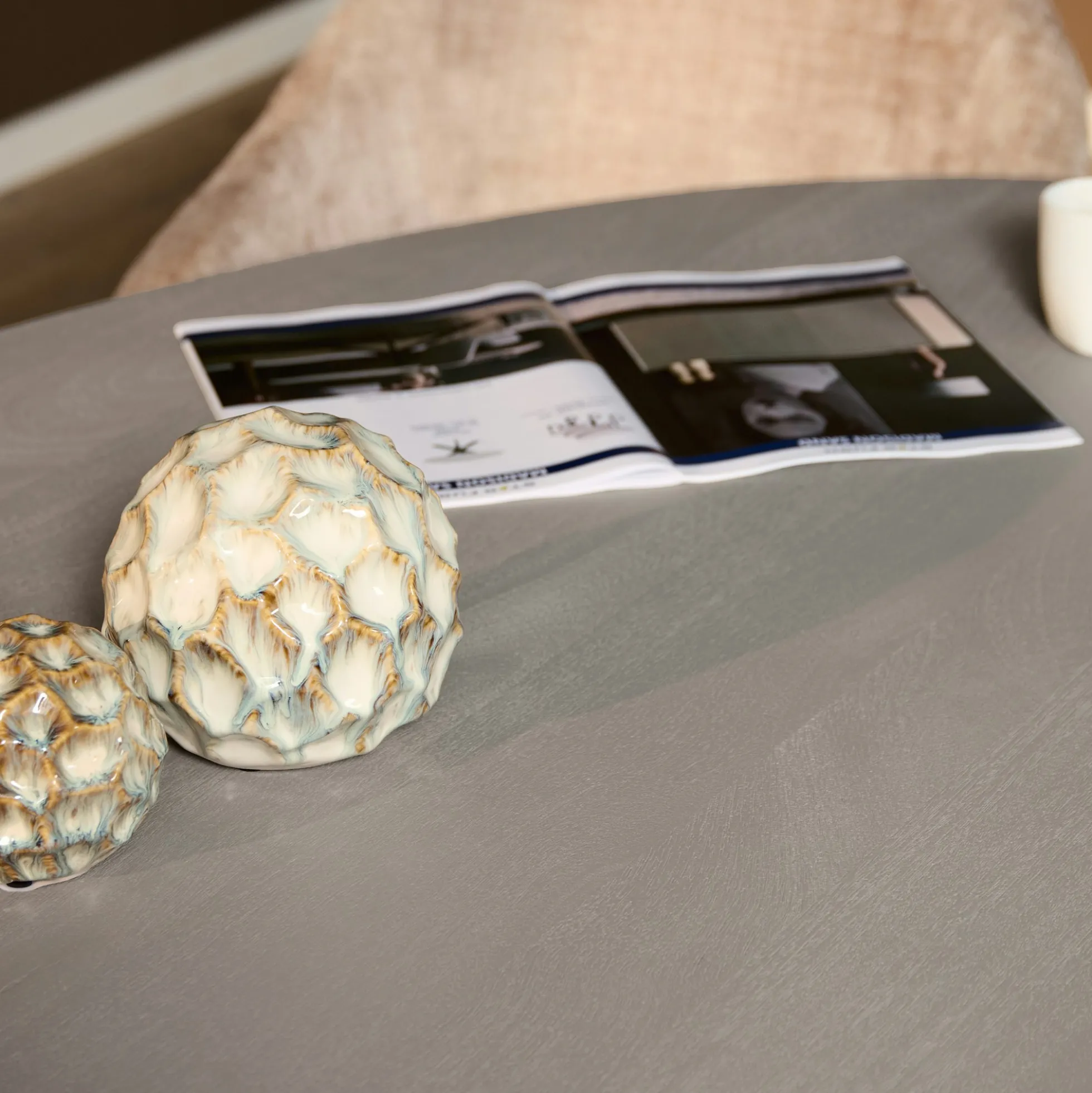 Table ovale bois gris à pied rainuré 240 cm CALERO