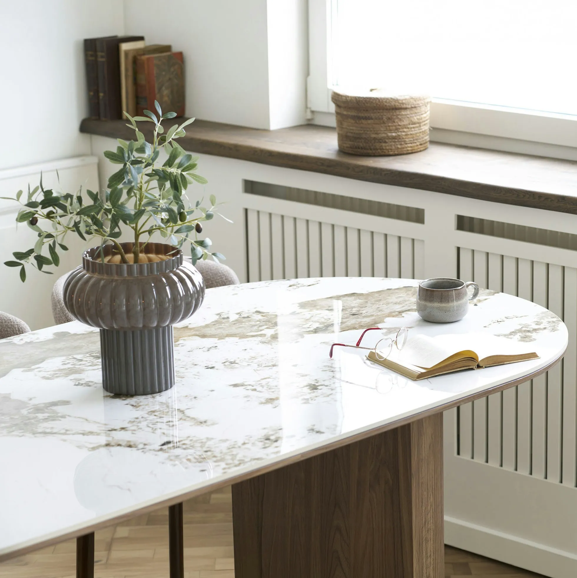 Table ovale en céramique blanche marbrée 210 cm PRATO
