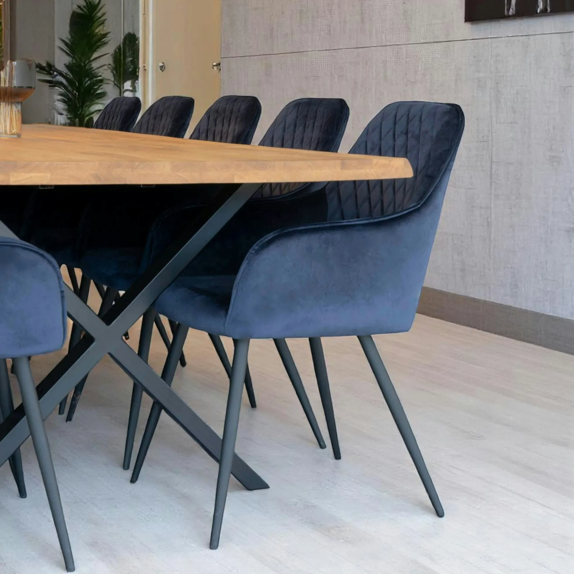 Table à rallonge en bois de chêne clair avec bordures naturelles 300 cm SAVONE