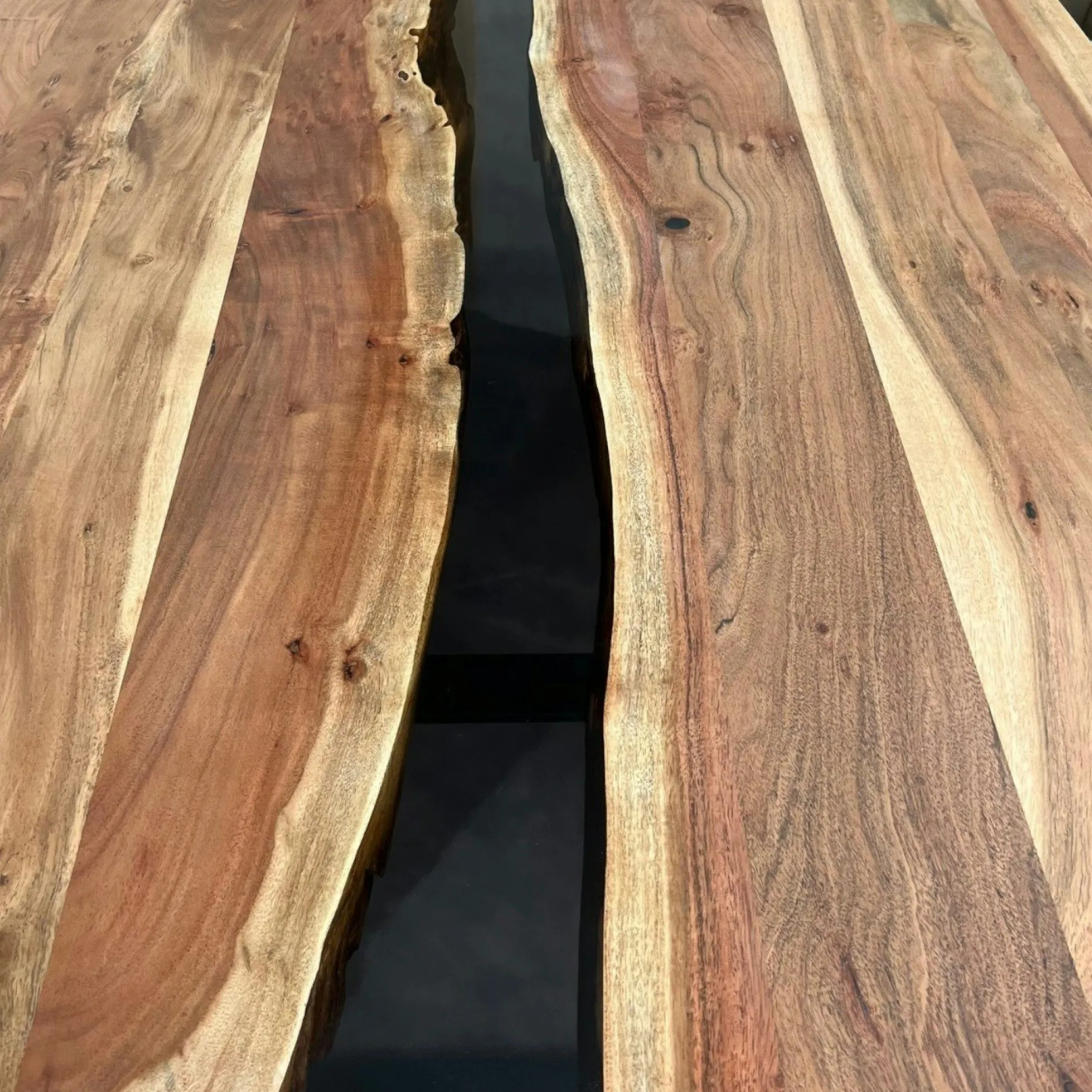 Table rivière epoxy noir et bois d'acacia 200 cm BORA