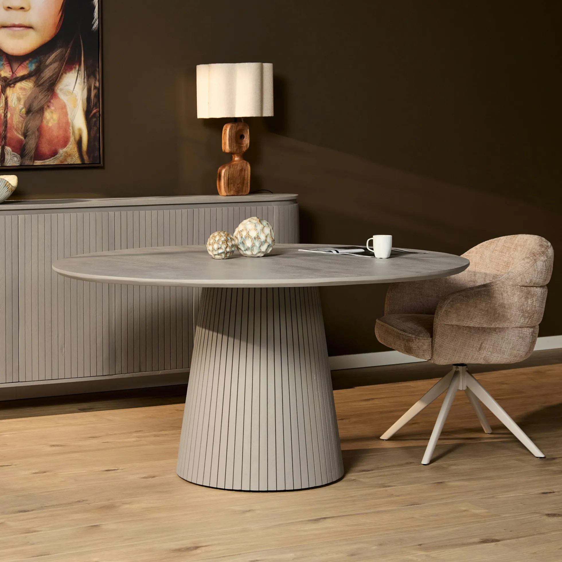 Table ronde bois gris à pied rainuré Ø130 cm CALERO