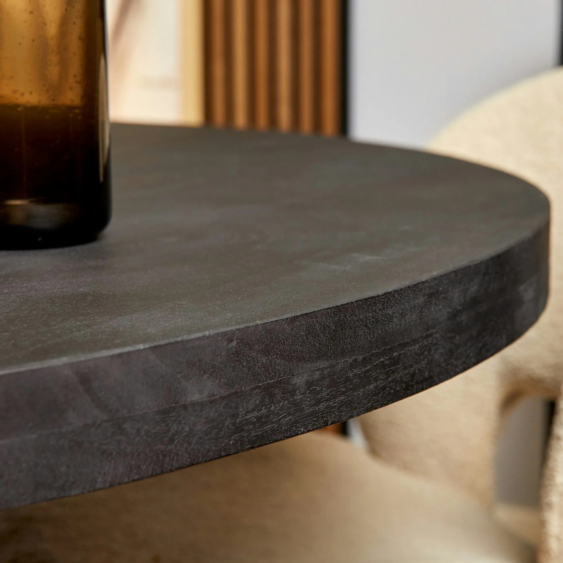 Table ronde bois noir à pied central Ø140 cm RIVANO