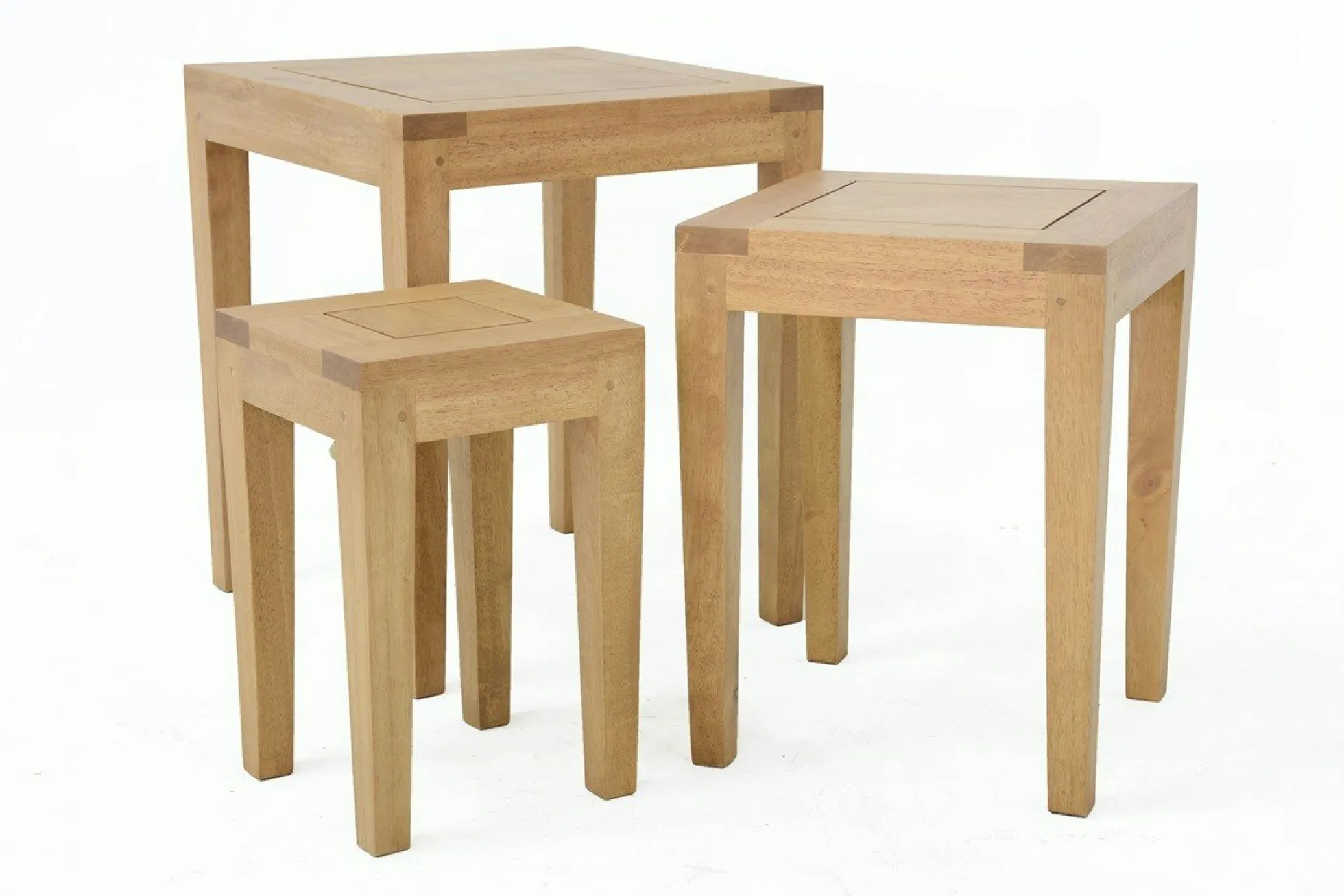 Tables gigognes hévéa MAORI lot de 3