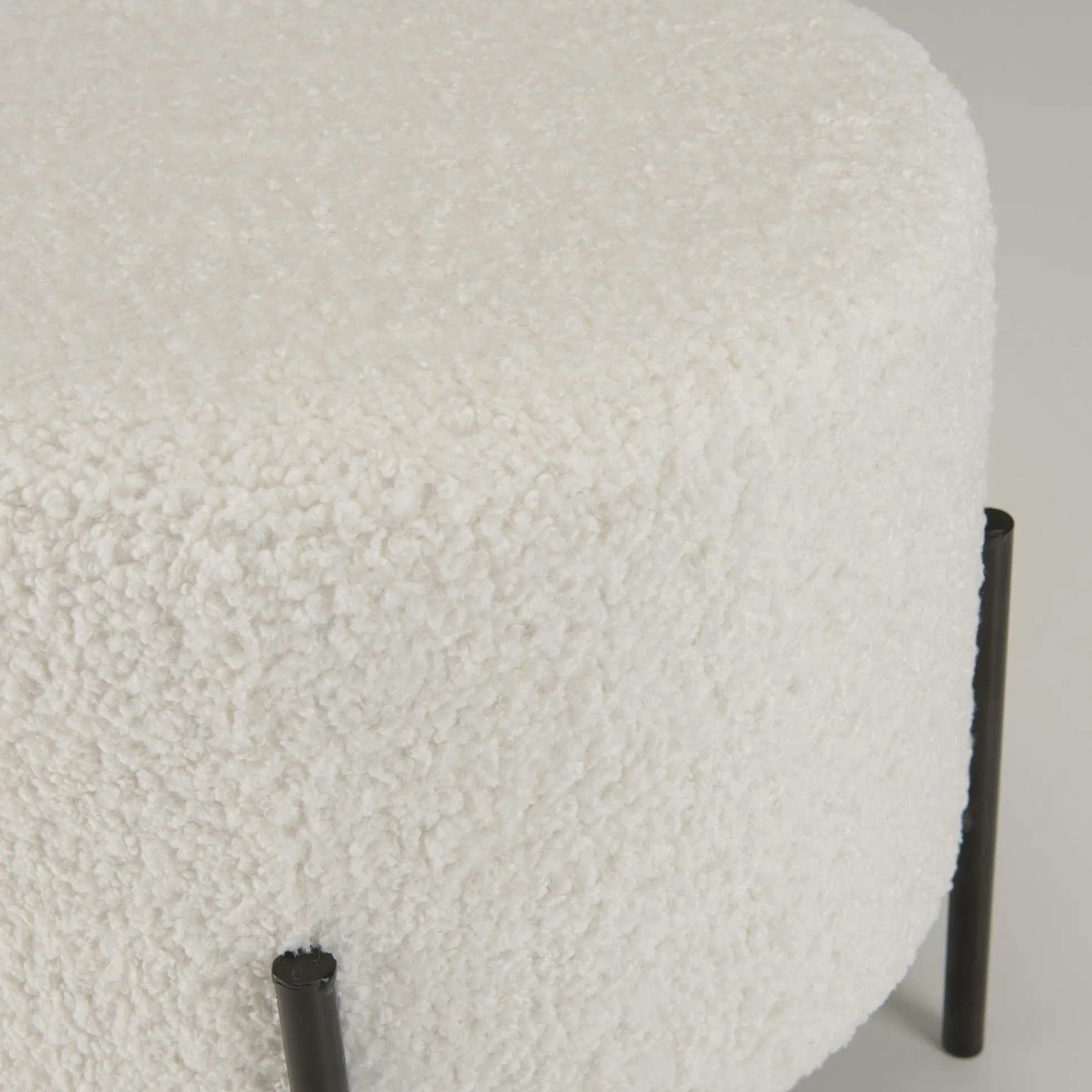 Tabouret de salon rond blanc tissu bouclettes TIM