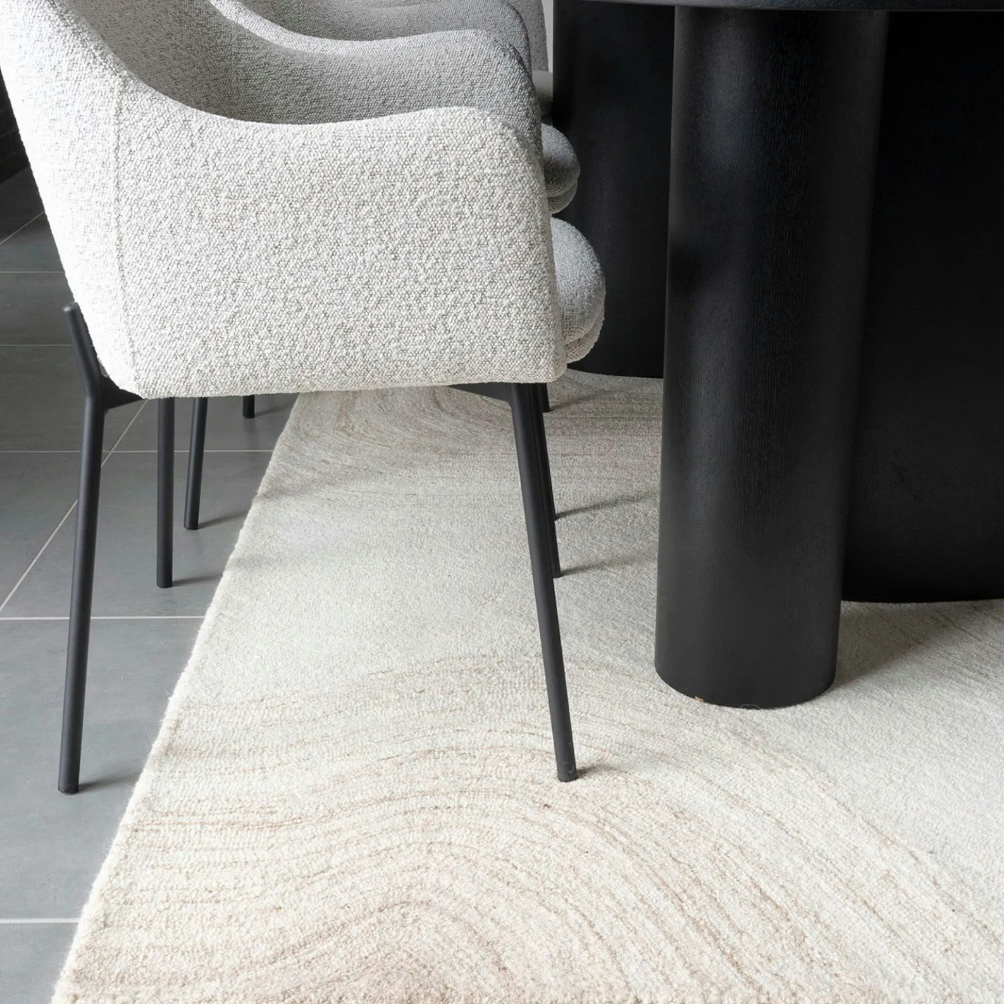 Tapis moderne blanc et brun tufté main motif vague 200x300 cm FEZ