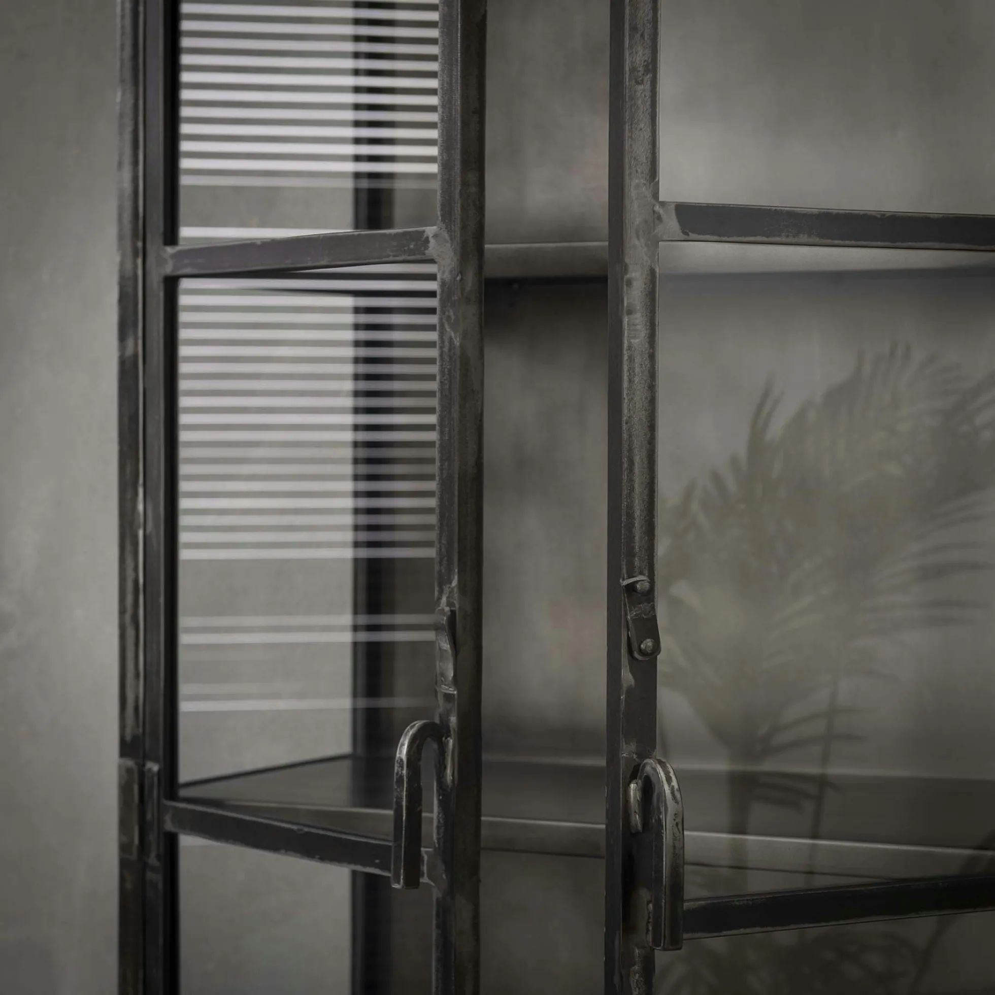 Vitrine industrielle métal verre ROADIES